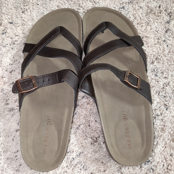 Madden Girl Brown Sandals Sz 9m - Picture 2 of 3